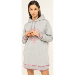 Sukienka dzianinowa TOMMY HILFIGER Perry WW0WW26665. Szare sukienki damskie TOMMY HILFIGER, m, bez wzorów, z dzianiny, bez kołnierzyka, bez rękawów. W wyprzedaży za 359,00 zł.