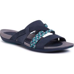 Klapki CLARKS - Tealite Slide 261502864 Navy. Niebieskie klapki damskie Clarks, bez wzorów, ze skóry, bez obcasa. Za 299,00 zł.