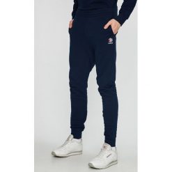 Reebok Classic - Spodnie. Niebieskie spodnie męskie Reebok Classic, na co dzień, xl, bez wzorów, z elastanu, casualowe. W wyprzedaży za 139,90 zł.