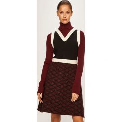 Tommy Hilfiger - Sukienka x Zendaya. Brązowe sukienki damskie TOMMY HILFIGER, na co dzień, bez wzorów, z elastanu, casualowe, z golfem, z długim rękawem, długie, mini, rozkloszowane. W wyprzedaży za 599,90 zł.