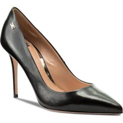 Szpilki ELISABETTA FRANCHI - SA-30L-82E2-V340 Nero 110. Czarne szpilki marki Elisabetta Franchi, bez wzorów, ze skóry, bez obcasa, na obcasie, bez zapięcia. W wyprzedaży za 949,00 zł.