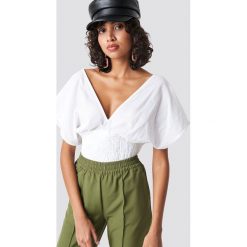 NA-KD Boho Shirred Detail Top - White. Białe topy damskie marki NA-KD Boho, bez wzorów, z materiału, bez kołnierzyka. Za 100,95 zł.