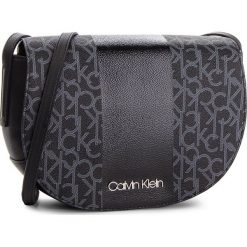 Torebka CALVIN KLEIN - Mono Block Saddle Ba K60K604688 904. Czarne listonoszki damskie marki Calvin Klein, ze skóry ekologicznej. Za 449,00 zł.