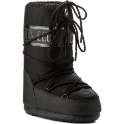 Śniegowce MOON BOOT - Classic Plus 14023300001 Nero. Czarne kozaki damskie Moon Boot, ze skóry ekologicznej, bez zapięcia. W wyprzedaży za 489,00 zł.