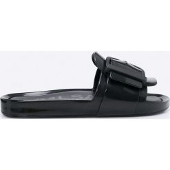 Melissa - Klapki Beach Slide IV Ad. Czarne klapki damskie Melissa, bez wzorów, z materiału, bez obcasa, na obcasie. W wyprzedaży za 199,90 zł.