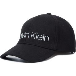 Czapka z daszkiem CALVIN KLEIN - Melton Cap K50K505025 BDS. Czarne czapki damskie Calvin Klein, bez wzorów, z poliesteru. W wyprzedaży za 129,00 zł.