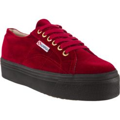 Superga czerwone 2790 Velvetw A77. Czerwone trampki i tenisówki damskie Superga, bez wzorów, z tkaniny, bez zapięcia. W wyprzedaży za 259,00 zł.