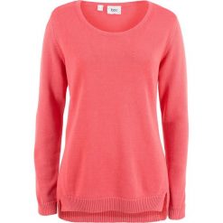 Sweter z rozcięciami po bokach bonprix koralowy. Czerwone swetry klasyczne damskie bonprix. Za 32,99 zł.