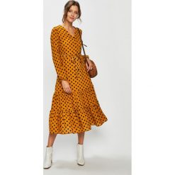 Only - Sukienka. Szare sukienki damskie ONLY, na co dzień, bez wzorów, z poliesteru, casualowe, bez kołnierzyka, bez rękawów, mini, rozkloszowane. Za 219,90 zł.
