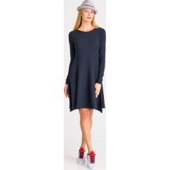 SUKIENKA Twinset. Sukienki damskie Twinset, l, bez wzorów, eleganckie, bez kołnierzyka, bez rękawów. W wyprzedaży za 784,50 zł.