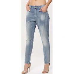Niebieskie Jeansy Distortion. Niebieskie jeansy damskie Born2be. Za 49,99 zł.