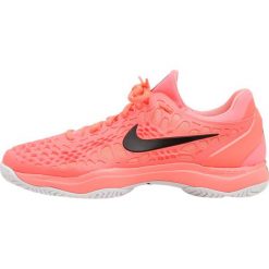 Nike Performance AIR ZOOM CAGE 3 HC Obuwie multicourt lava glow/black/white/hot punch. Czerwone buty trekkingowe męskie marki Nike Performance, z tworzywa sztucznego, na golfa. W wyprzedaży za 356,85 zł.