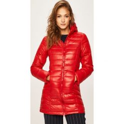 Pepe Jeans - Kurtka. Czarne kurtki damskie Pepe Jeans, s, bez wzorów, z poliesteru, długie, z kapturem. W wyprzedaży za 359,90 zł.