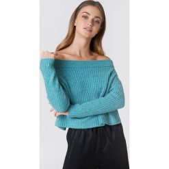 NA-KD Sweter w prążki z odkrytymi ramionami - Blue. Niebieskie swetry klasyczne damskie NA-KD, z dzianiny. Za 60,95 zł.