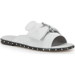 Buty damskie. Szare klapki damskie Wittchen, bez wzorów, z materiału, bez obcasa. W wyprzedaży za 249,90 zł.