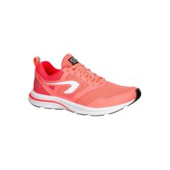 Buty do biegania RUN ACTIVE damskie. Różowe buty damskie do biegania marki KALENJI, z poliesteru. W wyprzedaży za 79,99 zł.
