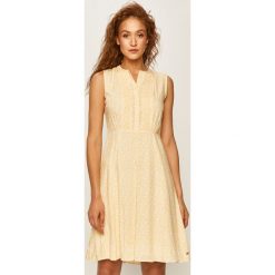 Tommy Hilfiger - Sukienka. Żółte sukienki damskie TOMMY HILFIGER, na co dzień, w kwiaty, z poliesteru, casualowe, bez kołnierzyka, bez rękawów, mini, rozkloszowane. W wyprzedaży za 599,90 zł.