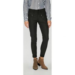 Vero Moda - Spodnie. Czarne spodnie damskie marki Vero Moda, s, bez wzorów, z elastanu, casualowe. W wyprzedaży za 149,90 zł.