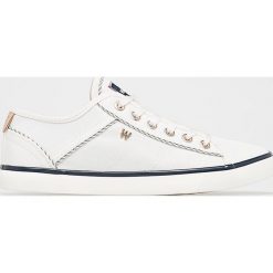 Wrangler - Tenisówki Starry Lace. Niebieskie trampki i tenisówki damskie Wrangler, bez wzorów, z gumy, na sznurówki. W wyprzedaży za 149,90 zł.