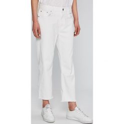 G-Star Raw - Jeansy Mid Boyfriend Fit. Białe jeansy damskie G-Star RAW. W wyprzedaży za 329,90 zł.