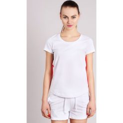 Biało-różowy t-shirt damski. Białe t-shirty damskie EA7 Emporio Armani, s, z aplikacjami, z okrągłym kołnierzem. Za 109,00 zł.