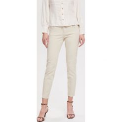Jeansy slim - Kremowy. Białe jeansy damskie marki Reserved, bez wzorów, z jeansu. Za 119,99 zł.