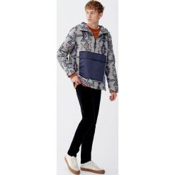 Kurtka z kieszenią kangurką i etnicznym wzorem. Szare kurtki męskie Pull&Bear, m. Za 239,00 zł.