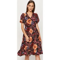 Vero Moda - Sukienka. Sukienki damskie Vero Moda, na co dzień, s, w paski, z poliesteru, casualowe, bez kołnierzyka, z krótkim rękawem, krótkie, mini, rozkloszowane. Za 219,90 zł.