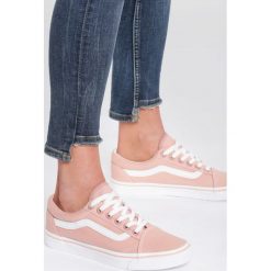 Różowe Tenisówki Geometric. Różowe trampki i tenisówki damskie marki vices, z materiału, na sznurówki. Za 59,99 zł.