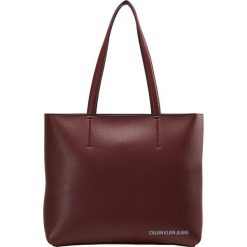 Calvin Klein Jeans ULTRA LIGHT ZIPPER TOTE Torba na zakupy brown. Brązowe shopper bag damskie Calvin Klein Jeans, z jeansu. Za 549,00 zł.