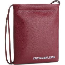 Torebka CALVIN KLEIN JEANS - Ultra Light Flat Cro K40K400623 238. Czerwone listonoszki damskie marki Calvin Klein Jeans, bez wzorów, z jeansu, na ramię, bez dodatków. W wyprzedaży za 229,00 zł.