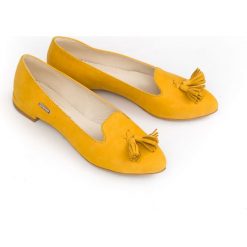 Baleriny z ostrym noskiem - skóra naturalna - model 045 - kolor żółty. Żółte baleriny damskie Zapato, bez wzorów, z jeansu, klasyczne, bez obcasa, na obcasie. W wyprzedaży za 239,20 zł.