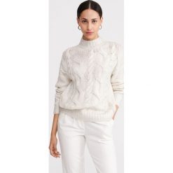 Sweter z połyskiem - Kremowy. Białe swetry damskie Reserved, s, bez wzorów, bez rękawów, bez kaptura. Za 139,99 zł.