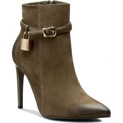 Buty zimowe damskie: Botki CARINII – B3833 I43-I45-PSK-A49