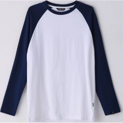 Koszulka longsleeve z bawełny organicznej -. Koszulki męskie Cropp, s, bez wzorów, z bawełny, bez kołnierzyka, długie. Za 39,99 zł.