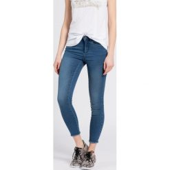 Only - Jeansy. Niebieskie jeansy damskie marki ONLY, z obniżonym stanem. W wyprzedaży za 89,90 zł.