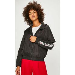 Fila - Kurtka. Szare kurtki damskie marki Fila, m, z materiału, z kapturem. Za 389,90 zł.