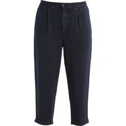 Chinosy damskie: Mustang CIGARETTE Chinosy dark navy