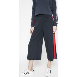 Only - Spodnie Brenda. Niebieskie spodnie damskie marki ONLY, s, bez wzorów, z elastanu, casualowe. W wyprzedaży za 59,90 zł.