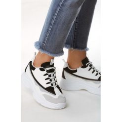 Czarne Sneakersy Look Outside. Czarne buty sportowe damskie marki Born2be, z aplikacjami, sportowe. Za 89,99 zł.