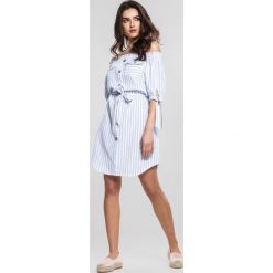 Jasnoniebieska Sukienka Delicate. Niebieskie sukienki damskie other, na imprezę, bez wzorów, klasyczne, bez kołnierzyka, bez rękawów, mini, dopasowane. Za 79,99 zł.