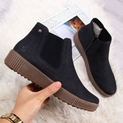 Botki damskie wsuwane czarne Rieker Y6463-01. Czarne botki damskie Rieker, bez obcasa, bez zapięcia. Za 249,99 zł.