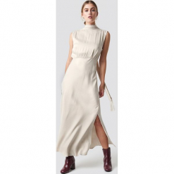 MANGO Sukienka Cava - Beige,Nude,Offwhite. Szare długie sukienki marki Mango, na co dzień, l, z tkaniny, casualowe, z dekoltem halter, na ramiączkach, rozkloszowane. Za 404,95 zł.