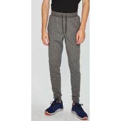 Under Armour - Spodnie. Szare spodnie męskie Under Armour, xl, bez wzorów, z elastanu. W wyprzedaży za 119,90 zł.