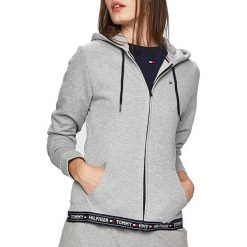 Tommy Hilfiger Damska bluza Authentic Hood y Hwk UW0UW00582-004 (Wielkość M). Bluzy damskie TOMMY HILFIGER, m, bez wzorów, z dzianiny, bez rękawów, bez kaptura. W wyprzedaży za 270,00 zł.