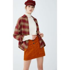 Sztruksowa minispódniczka z kieszeniami i guzikami. Szare spódniczki damskie Pull&Bear, bez wzorów, ze sztruksu. Za 89,90 zł.
