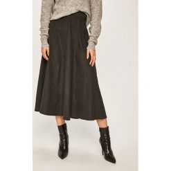Answear - Spódnica. Czarne spódniczki damskie ANSWEAR, s, z elastanu, midi, rozkloszowane. W wyprzedaży za 79,90 zł.