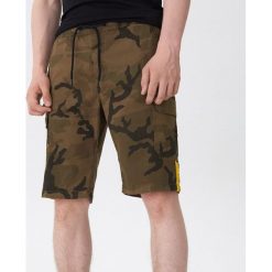 Szorty camo - Wielobarwn. Zielone spodenki i szorty męskie House, s, bez wzorów. Za 119,99 zł.