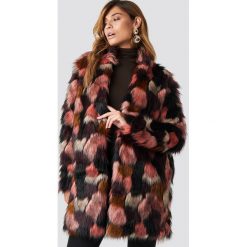 Rut&Circle Płaszcz ze sztucznym futrem Tekla - Pink,Multicolor. Różowe płaszcze damskie Rut&Circle, z haftami, z futra, długie. Za 526,95 zł.