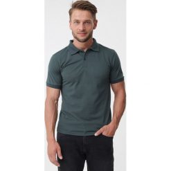 Ciemnozielona Koszulka Cherishing. Koszulki męskie Born2be, na lato, xl, bez wzorów, klasyczne, polo, z krótkim rękawem, krótkie. Za 39,99 zł.
